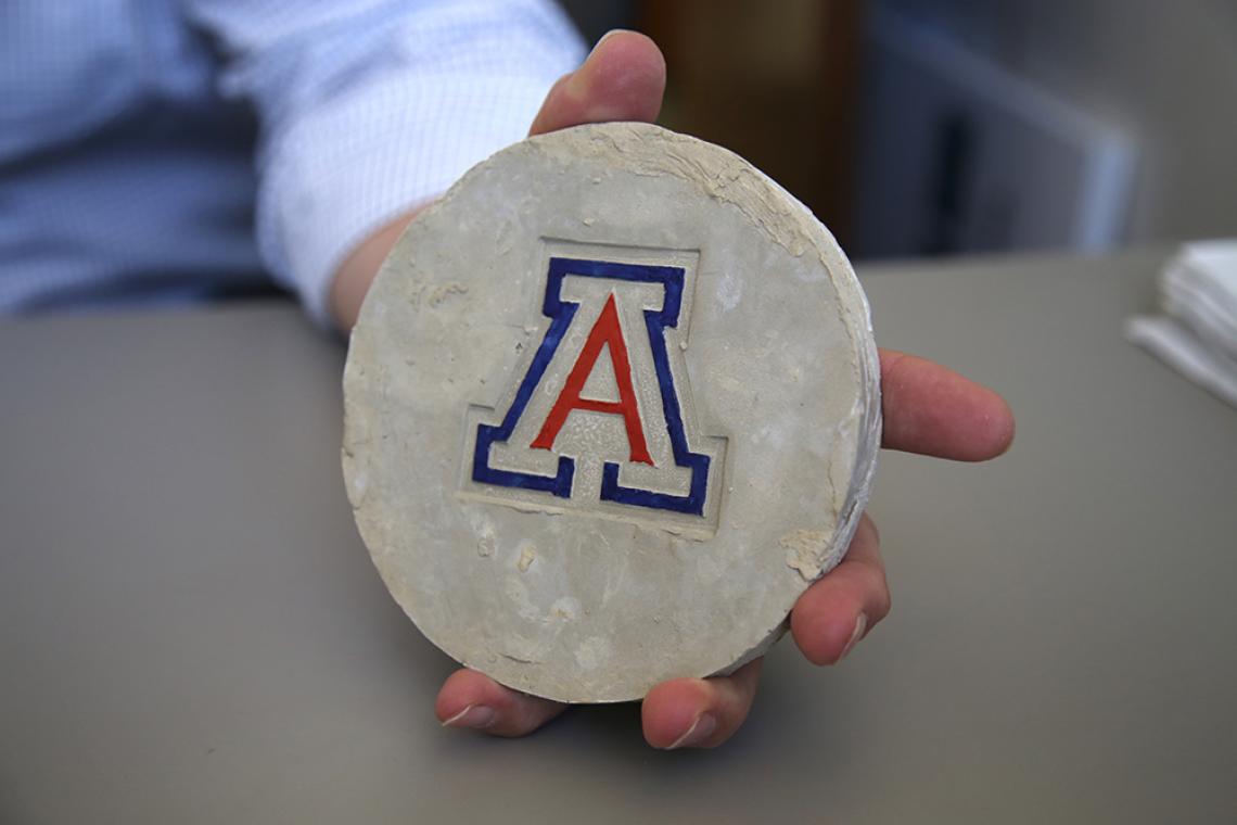 A disc made of the new UA-invented Acrete material A disc made of the new UA-invented Acrete material